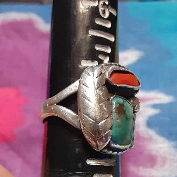 Vintage Navajo Turquoise & Coral Ring - Picture 2 of 6